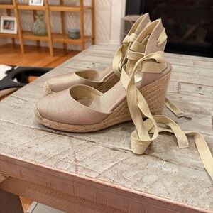 Nine West Cream Wedge Espadrilles